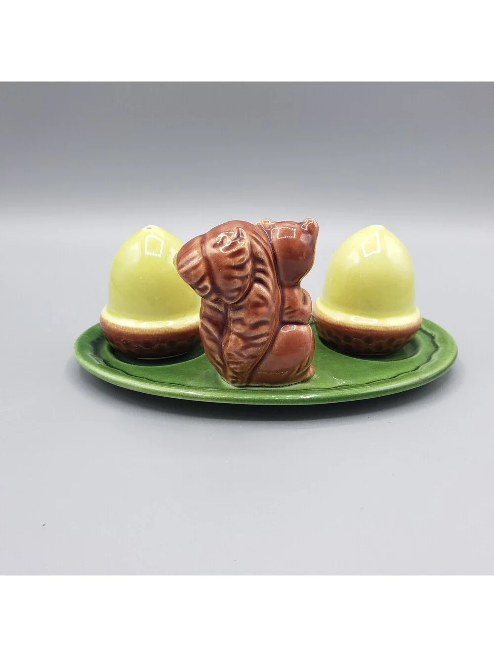 Vintage Squirrel Acorn Salt & Pepper Shakers Tray Green Arcadia Ceramics Calif